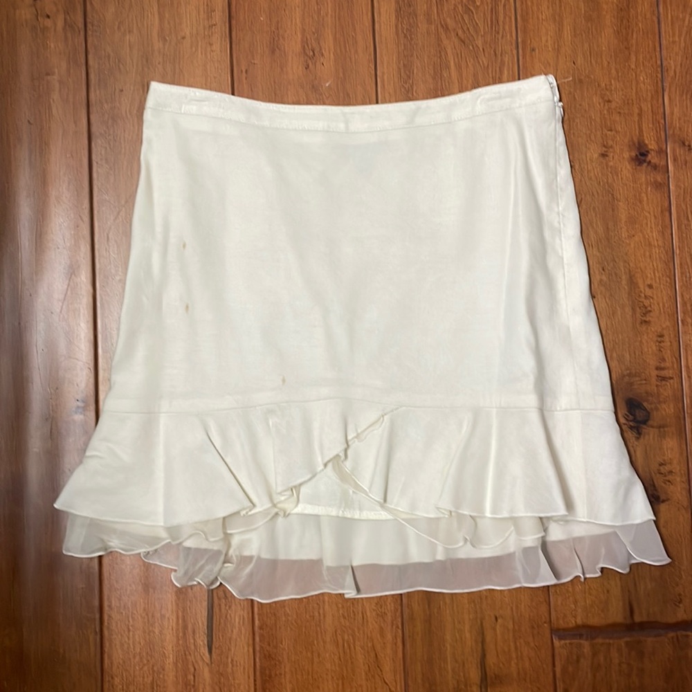 Bebe ivory bottom ruffle side zipper skirt - fair condition size 0